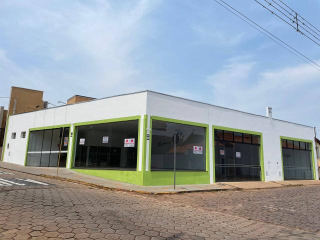 #588 - Prédio comercial para Venda em Piraju - SP - 2